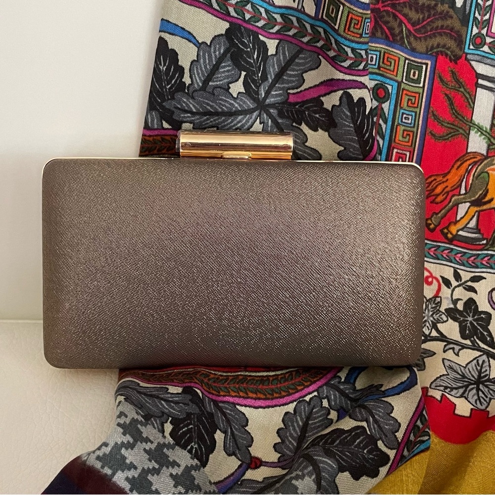 Perfect size minaudière / clutch.